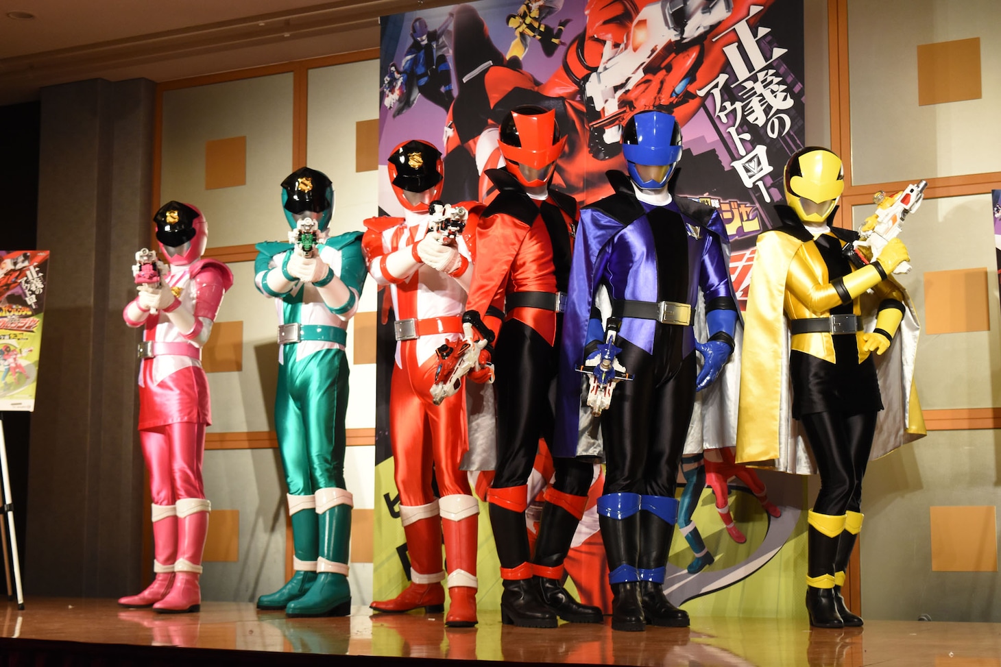 「快盗戦隊ルパンレンジャーVS警察戦隊パトレンジャー」キャスト披露イベントの様子。