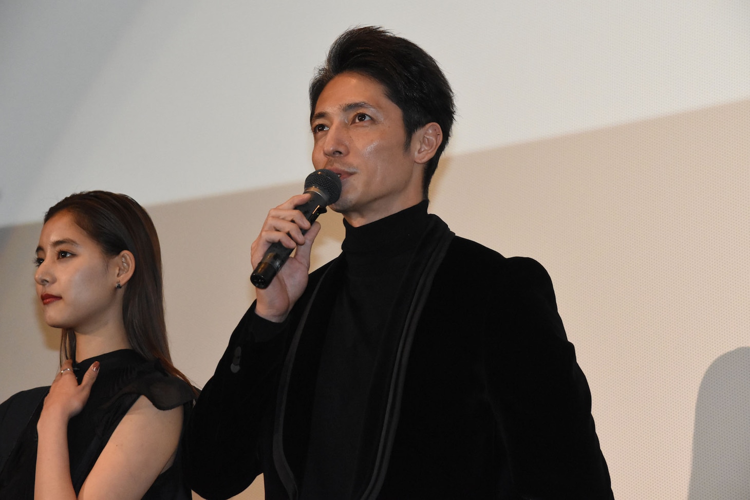 玉木宏（右）