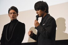 左から玉木宏、吉沢亮。