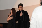 「こんにちは」とシェフに挨拶する玉木宏。