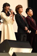 左から茅野愛衣、森久保祥太郎、宮迫博之。