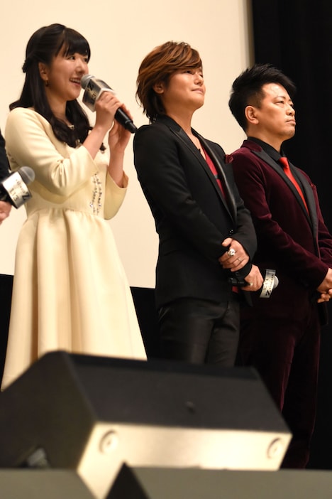 左から茅野愛衣、森久保祥太郎、宮迫博之。