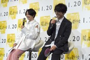 左から長澤まさみ、高橋一生。