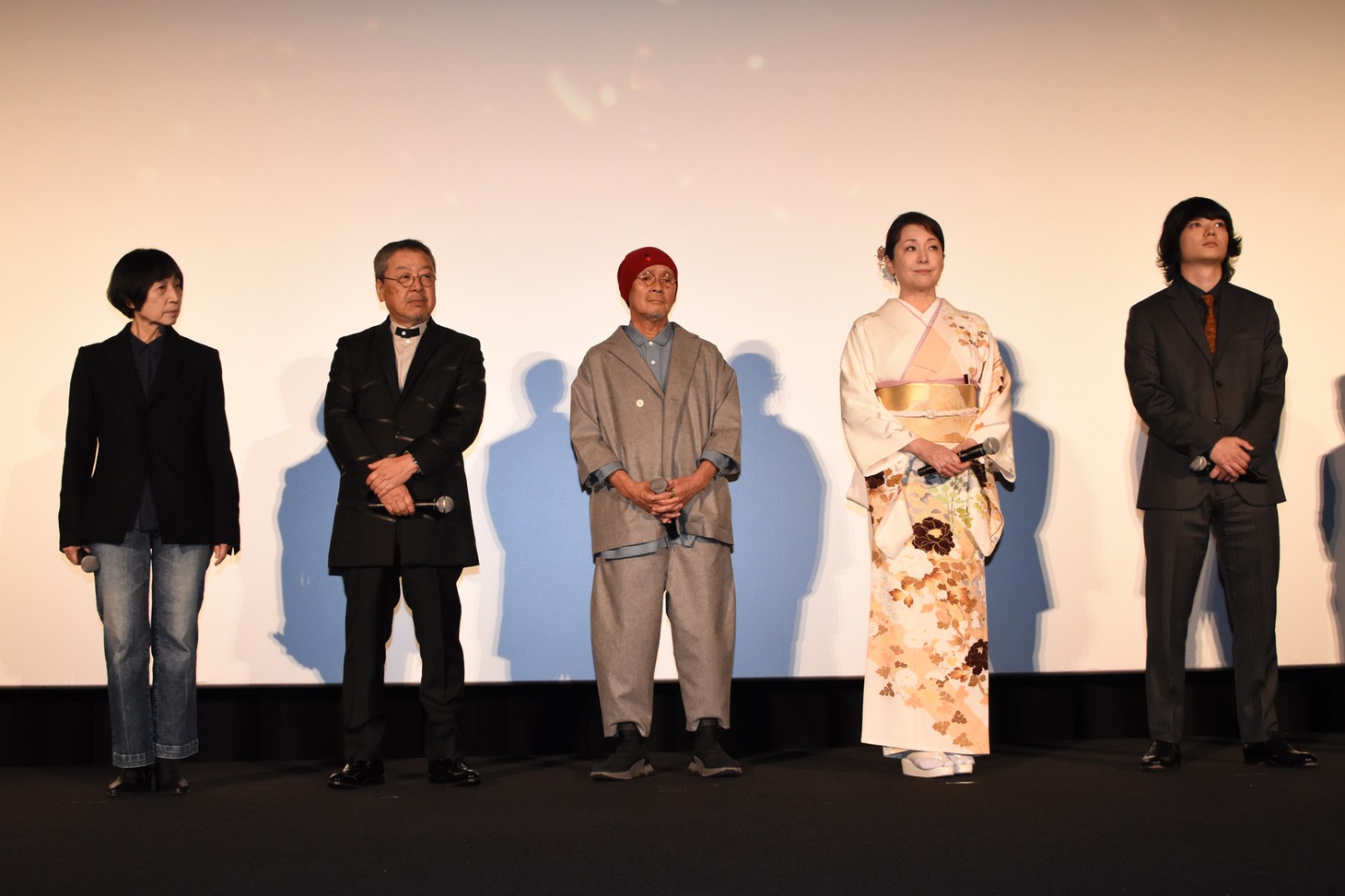 左からシャーリー・カオ、夢枕獏、火野正平、松坂慶子、染谷将太。