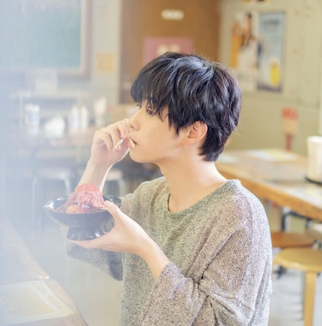 千葉雄大写真集「横顔」より。