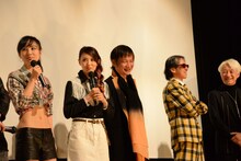 左から谷村奈南、田野アサミ、高木完、久保田慎吾、手塚眞。