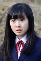 花崎志麻子役の本田望結。