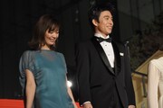 「今夜、ロマンス劇場で」ジャパンプレミアのレッドカーペットイベントにて、左から石橋杏奈、中尾明慶。