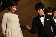 「今夜、ロマンス劇場で」ジャパンプレミアのレッドカーペットイベントにて、左から綾瀬はるか、坂口健太郎。