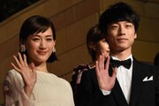 「今夜、ロマンス劇場で」ジャパンプレミアのレッドカーペットイベントにて、左から綾瀬はるか、坂口健太郎。