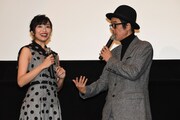 左から北原里英、リリー・フランキー。