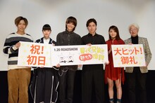 「星くず兄弟の新たな伝説」初日舞台挨拶の様子。左から藤谷慶太朗、荒川ちか、三浦涼介、武田航平、田野アサミ、手塚眞。