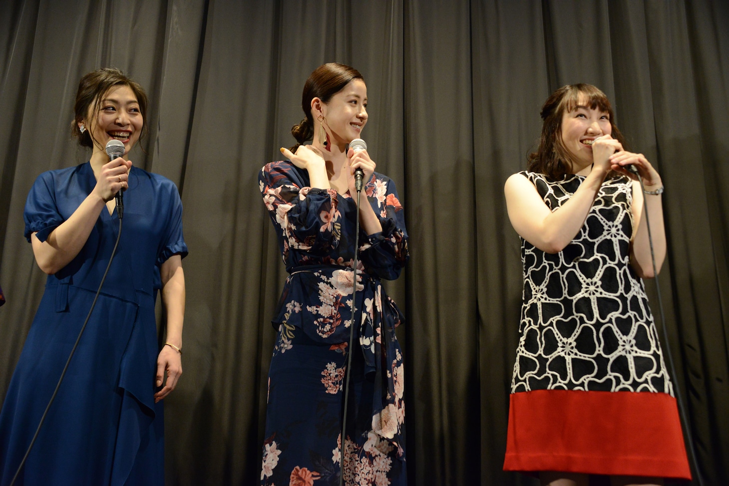 左から内田慈、松本若菜、水野小論。