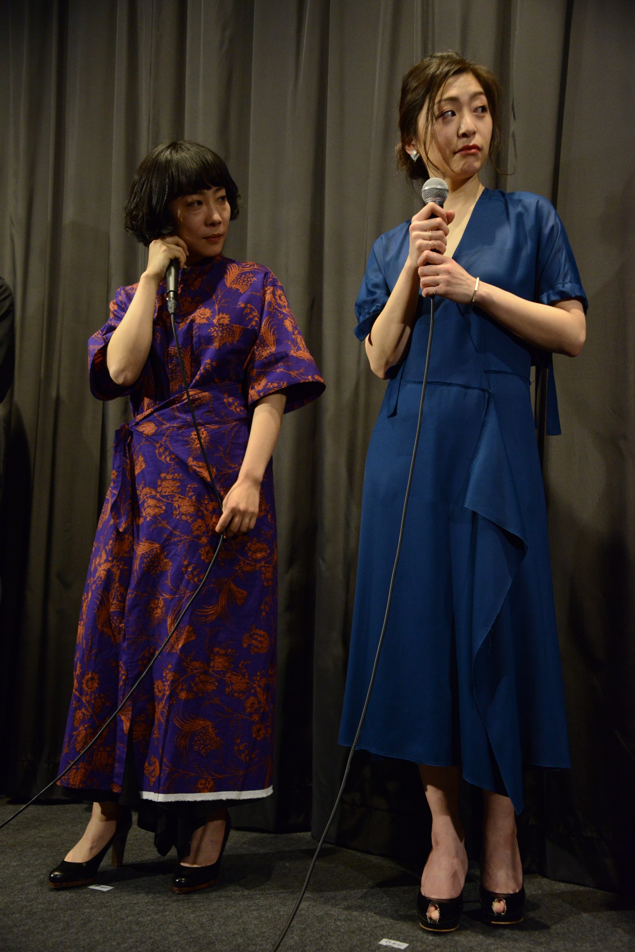 左から山田真歩、内田慈。