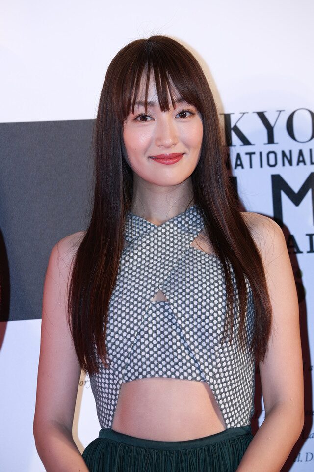 高梨臨がサッカー選手 槙野智章との結婚報告 映画ナタリー