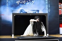 テレビ画面から登場した貞子。