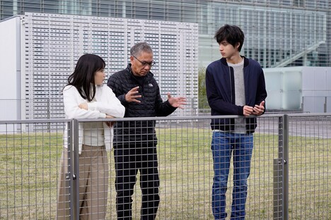 「ラプラスの魔女」メイキングカット。左から広瀬すず、三池崇史、福士蒼汰。