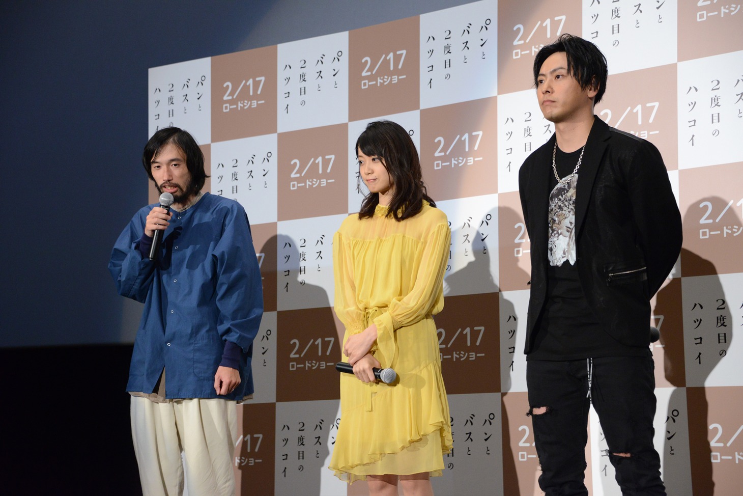 左から今泉力哉、深川麻衣、山下健二郎。