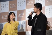 左から深川麻衣、山下健二郎。