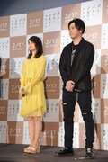 左から深川麻衣、山下健二郎。