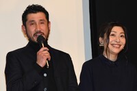 左から渋川清彦、内田慈。