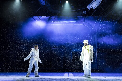 ナショナル・シアター・ライブ「エンジェルス・イン・アメリカ 第一部 至福千年紀が近づく」 (c)Helen Maybanks