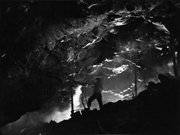 「飛騨のかな山」 (c)TOHO CO.LTD.