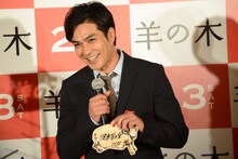 絵馬に「健康管理」と願いを書いた北村一輝。