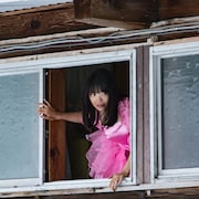 北原里英がピンクのドレスで雪原を走る「サニー/32」メイキング&本編映像公開