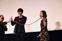 「風の色」初日舞台挨拶の様子。