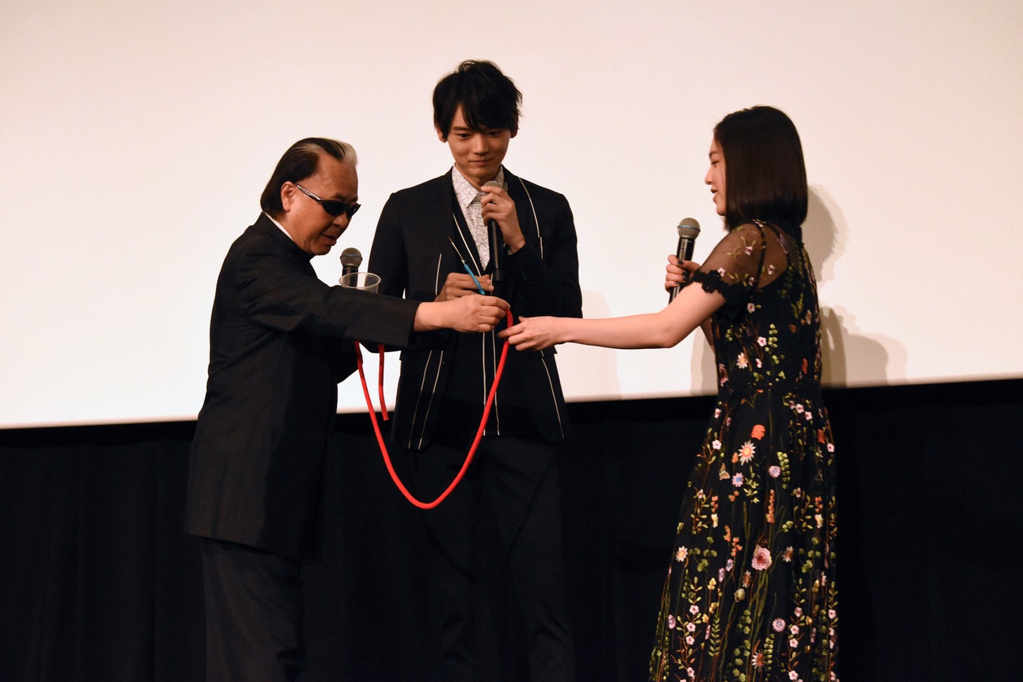 「風の色」初日舞台挨拶の様子。