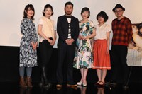 「神と人との間」初日舞台挨拶の様子。左から根矢涼香、山田キヌヲ、渋川清彦、内田慈、萬歳光恵、内田英治。