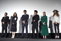 「祈りの幕が下りる時」初日舞台挨拶の様子。