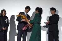 「祈りの幕が下りる時」初日舞台挨拶の様子。