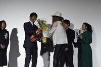 「祈りの幕が下りる時」初日舞台挨拶の様子。