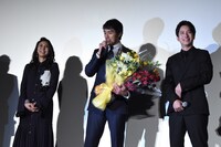 「祈りの幕が下りる時」初日舞台挨拶の様子。