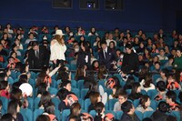 「祈りの幕が下りる時」初日舞台挨拶の様子。