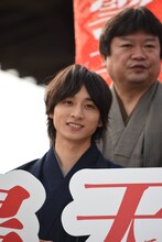 小関裕太（前列）