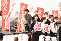 「曇天に笑う」“曇天祭り”プレミアイベントの様子。