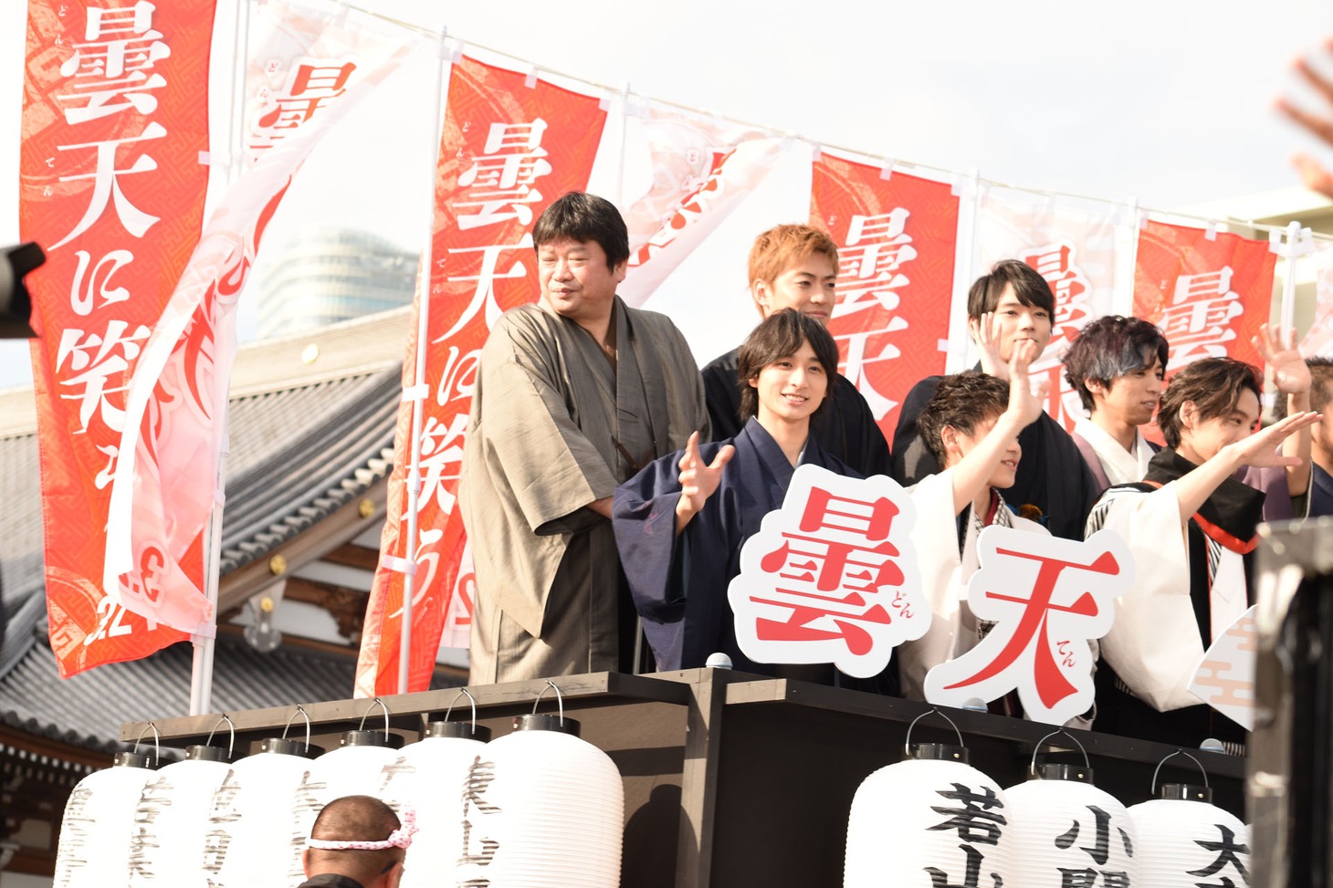 「曇天に笑う」“曇天祭り”プレミアイベントの様子。