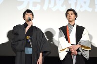 「曇天に笑う」完成披露舞台挨拶の様子。