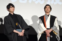 「曇天に笑う」完成披露舞台挨拶の様子。