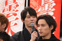 古川雄輝（後列）