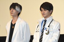 左から松本享恭、瀬戸利樹。