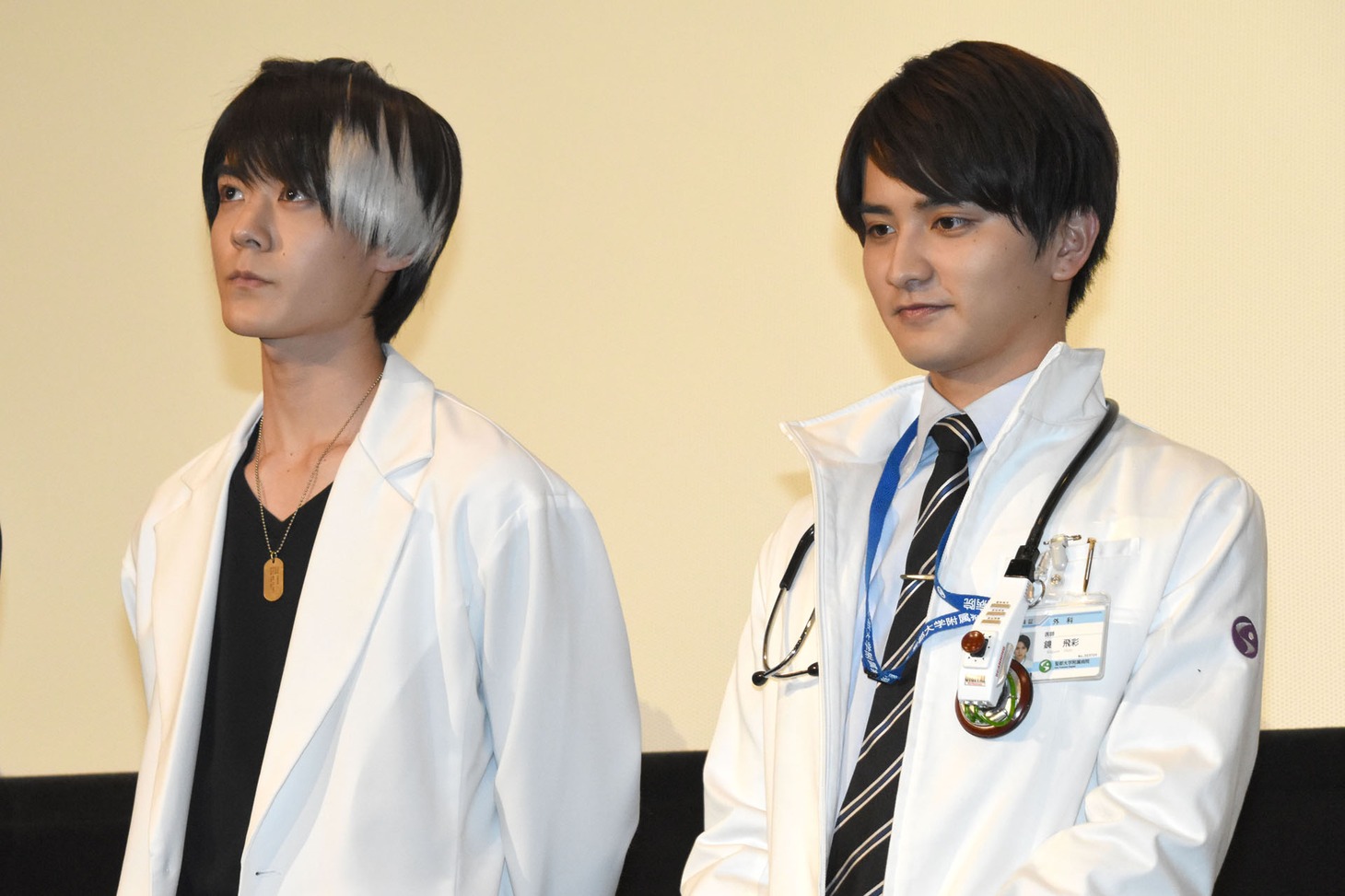 左から松本享恭、瀬戸利樹。