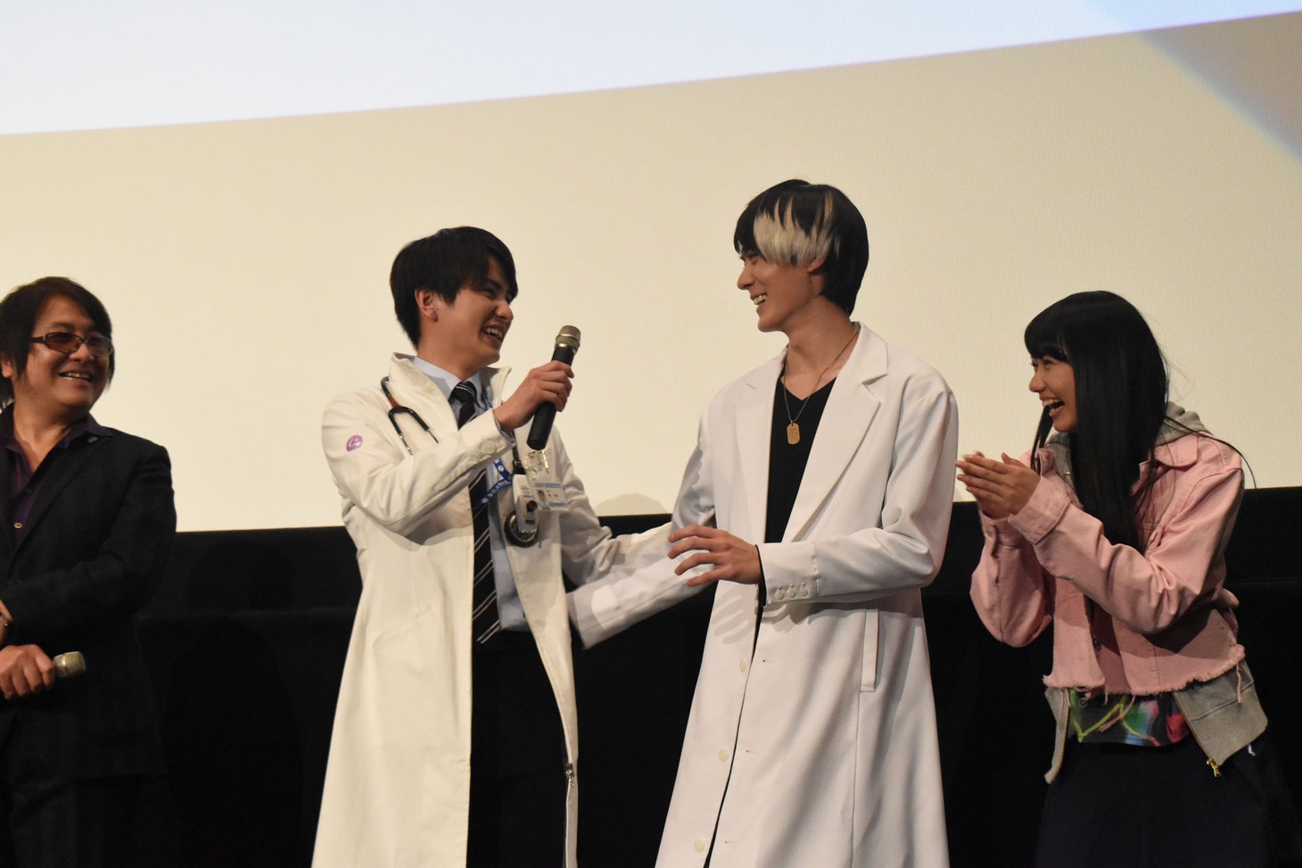 左から鈴村展弘、瀬戸利樹、松本享恭、黒崎レイナ。