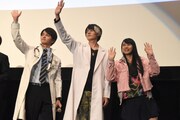 左から瀬戸利樹、松本享恭、黒崎レイナ。