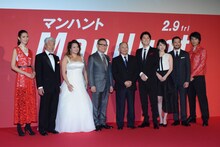 「マンハント」ジャパンプレミアの様子。左からTAO、倉田保昭、アンジェルス・ウー、國村隼、ジョン・ウー、福山雅治、桜庭ななみ、池内博之、斎藤工。
