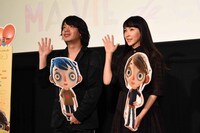 左から峯田和伸、麻生久美子。