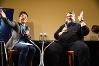 「シェイプ・オブ・ウォーター」トークイベントの様子。左から町山智浩、ギレルモ・デル・トロ。